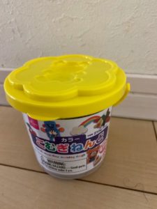 ダイソー　こむぎねんど