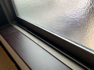 窓枠の汚れ