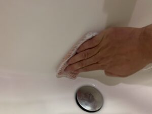 洗面台の水位線を掃除